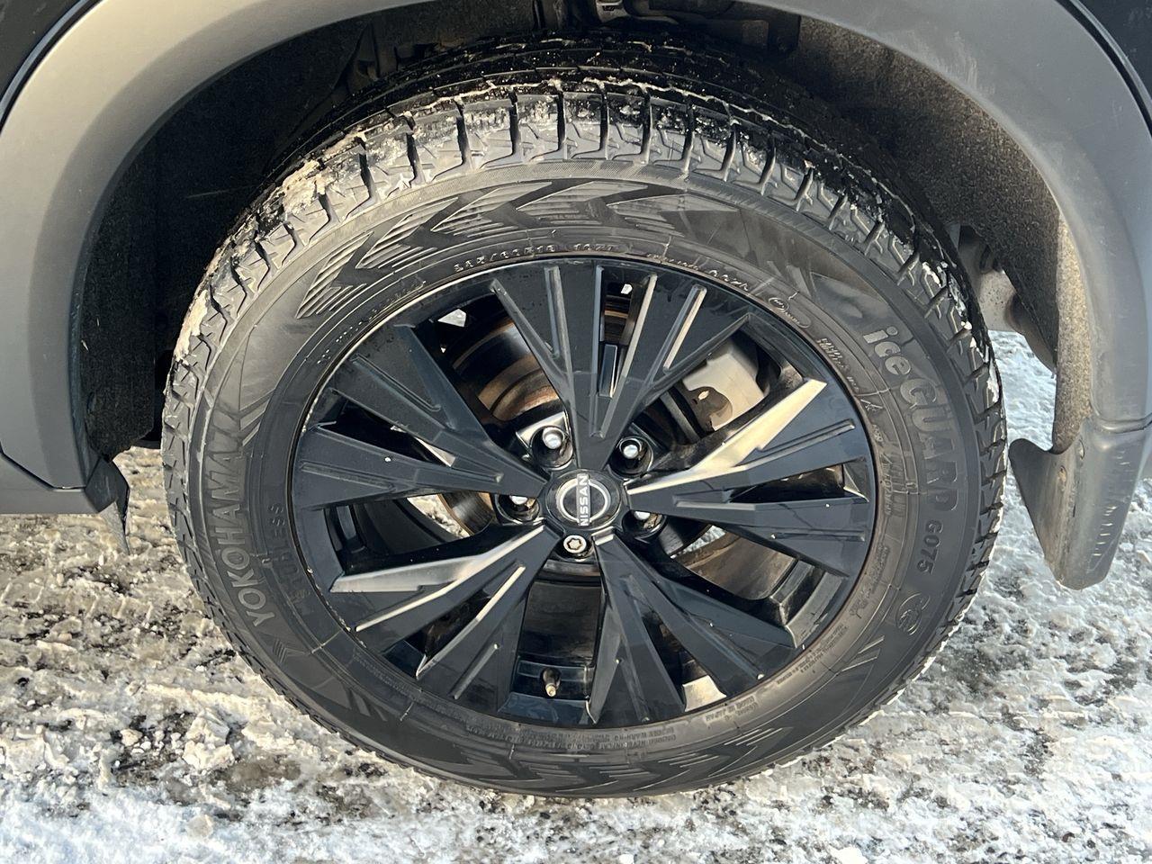 2023 Nissan Rogue SV Midnight Edition AWD, MOONROOF, HEATED LEATHER SEATS, SIRIUS XM, CRUISE CONTROL, POWER LIFTGATE, BACK UP CAM!! Photo