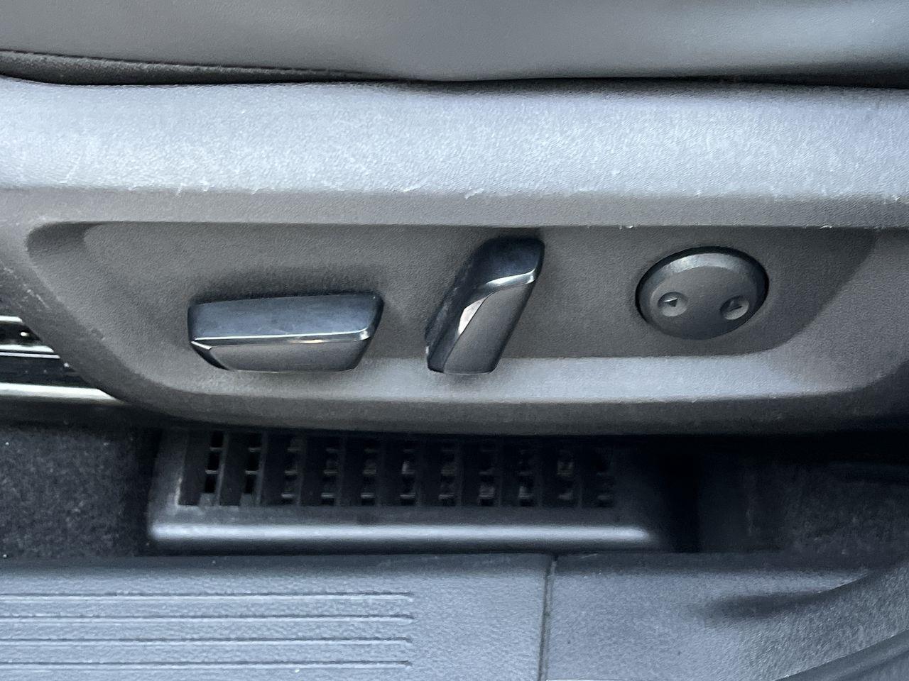 2023 Nissan Rogue SV Midnight Edition AWD, MOONROOF, HEATED LEATHER SEATS, SIRIUS XM, CRUISE CONTROL, POWER LIFTGATE, BACK UP CAM!! Photo