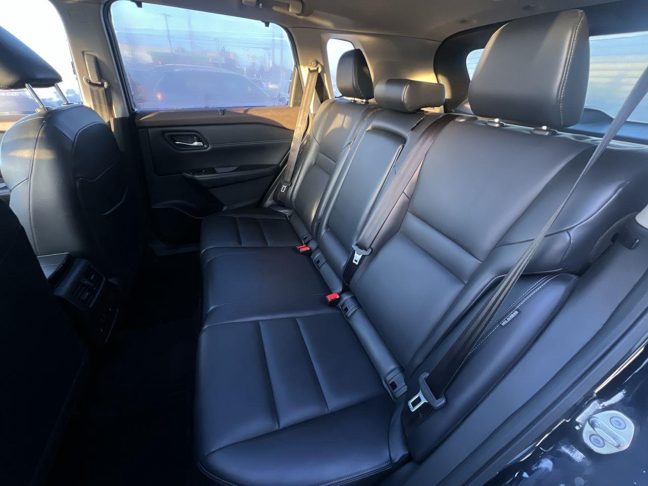 2023 Nissan Rogue SV Midnight Edition AWD, MOONROOF, HEATED LEATHER SEATS, SIRIUS XM, CRUISE CONTROL, POWER LIFTGATE, BACK UP CAM!! Photo