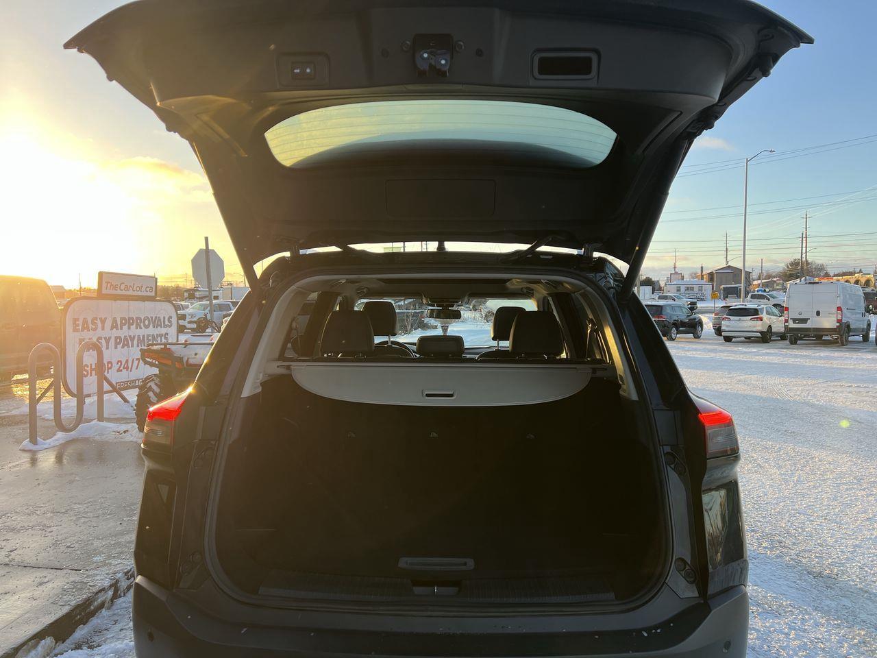 2023 Nissan Rogue SV Midnight Edition AWD, MOONROOF, HEATED LEATHER SEATS, SIRIUS XM, CRUISE CONTROL, POWER LIFTGATE, BACK UP CAM!! Photo