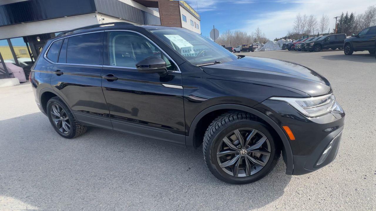 2022 Volkswagen Tiguan Comfortline AWD, MOONROOF, HEATED LEATHER SEATS, BACK UP CAM, HEATED STEERING WHEEL, SIRIUS XM!! Photo