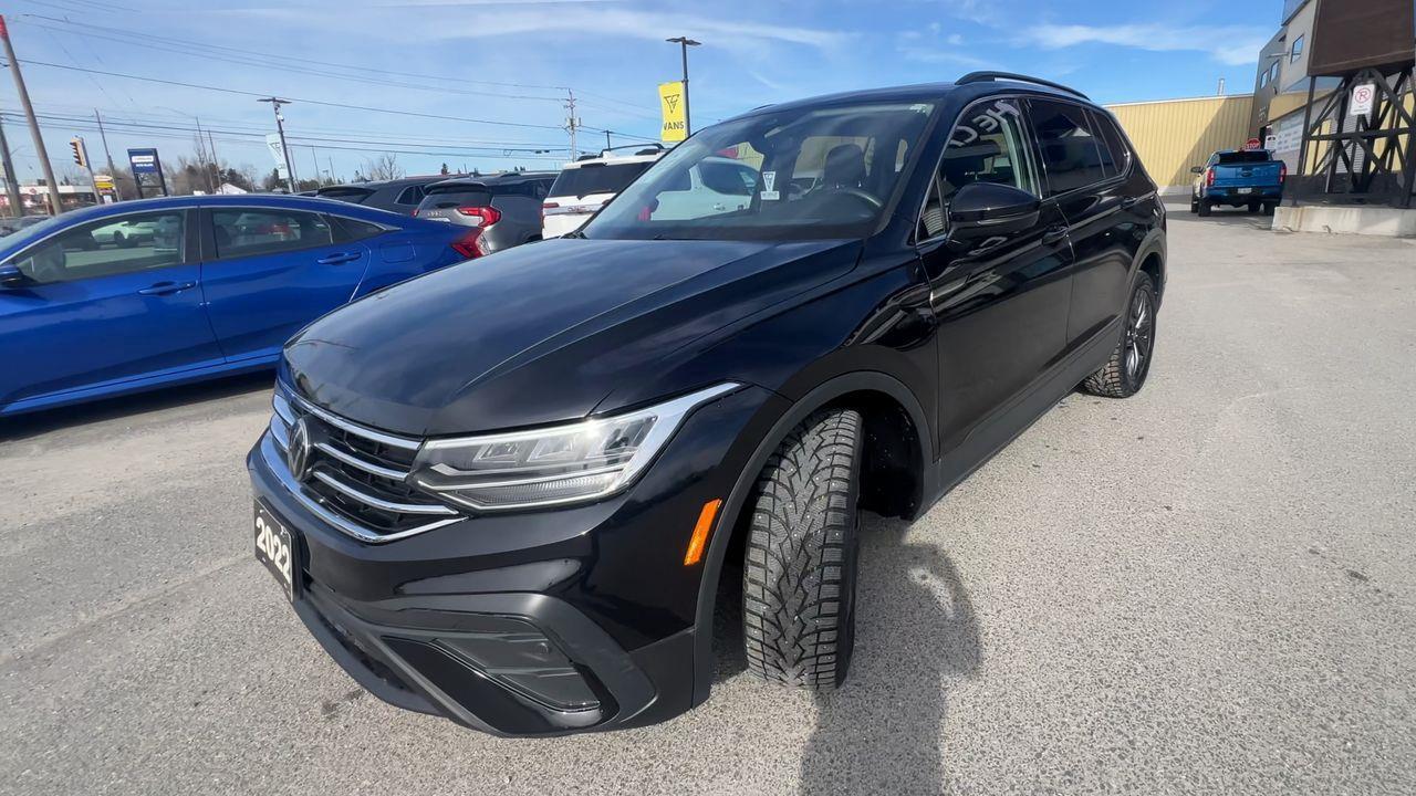 2022 Volkswagen Tiguan Comfortline AWD, MOONROOF, HEATED LEATHER SEATS, BACK UP CAM, HEATED STEERING WHEEL, SIRIUS XM!! Photo