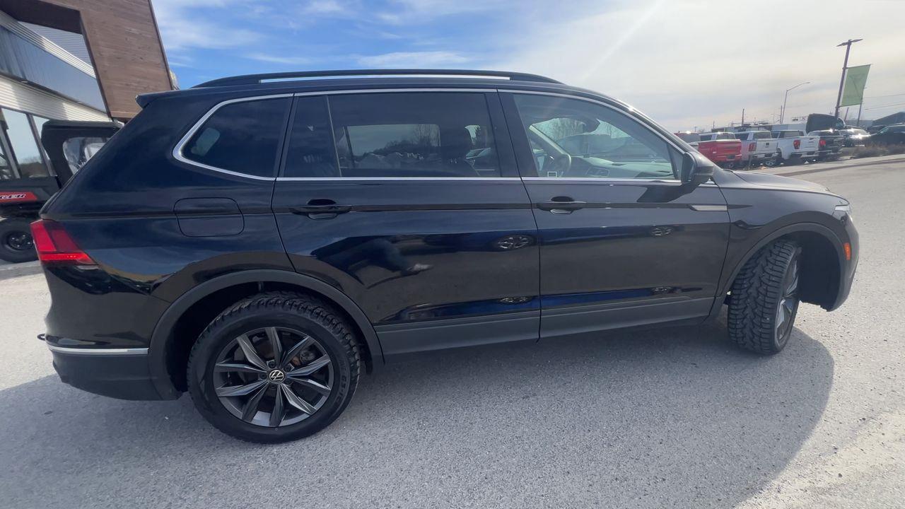 2022 Volkswagen Tiguan Comfortline AWD, MOONROOF, HEATED LEATHER SEATS, BACK UP CAM, HEATED STEERING WHEEL, SIRIUS XM!! Photo