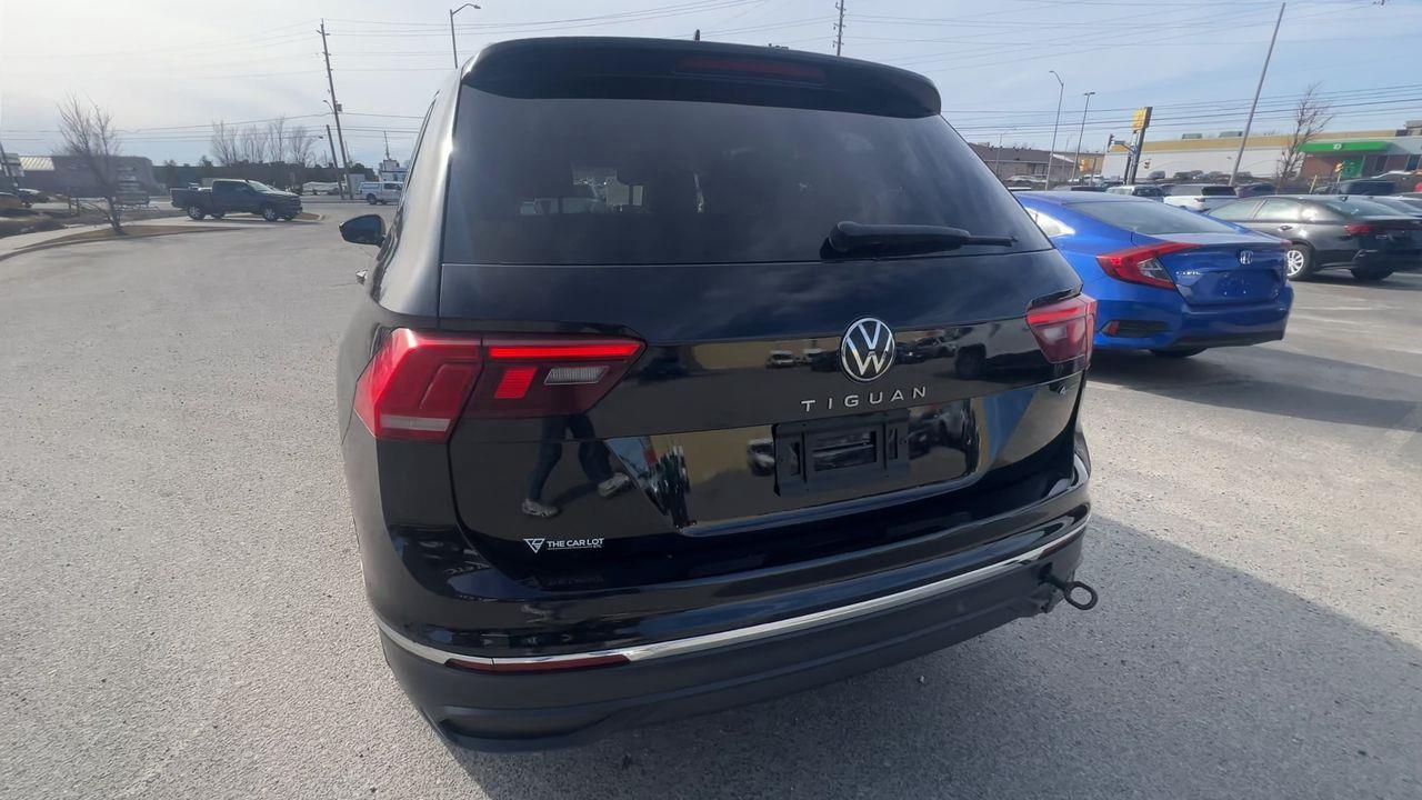 2022 Volkswagen Tiguan Comfortline AWD, MOONROOF, HEATED LEATHER SEATS, BACK UP CAM, HEATED STEERING WHEEL, SIRIUS XM!! Photo