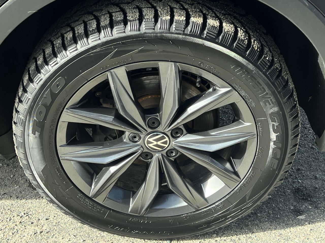 2022 Volkswagen Tiguan Comfortline AWD, MOONROOF, HEATED LEATHER SEATS, BACK UP CAM, HEATED STEERING WHEEL, SIRIUS XM!! Photo