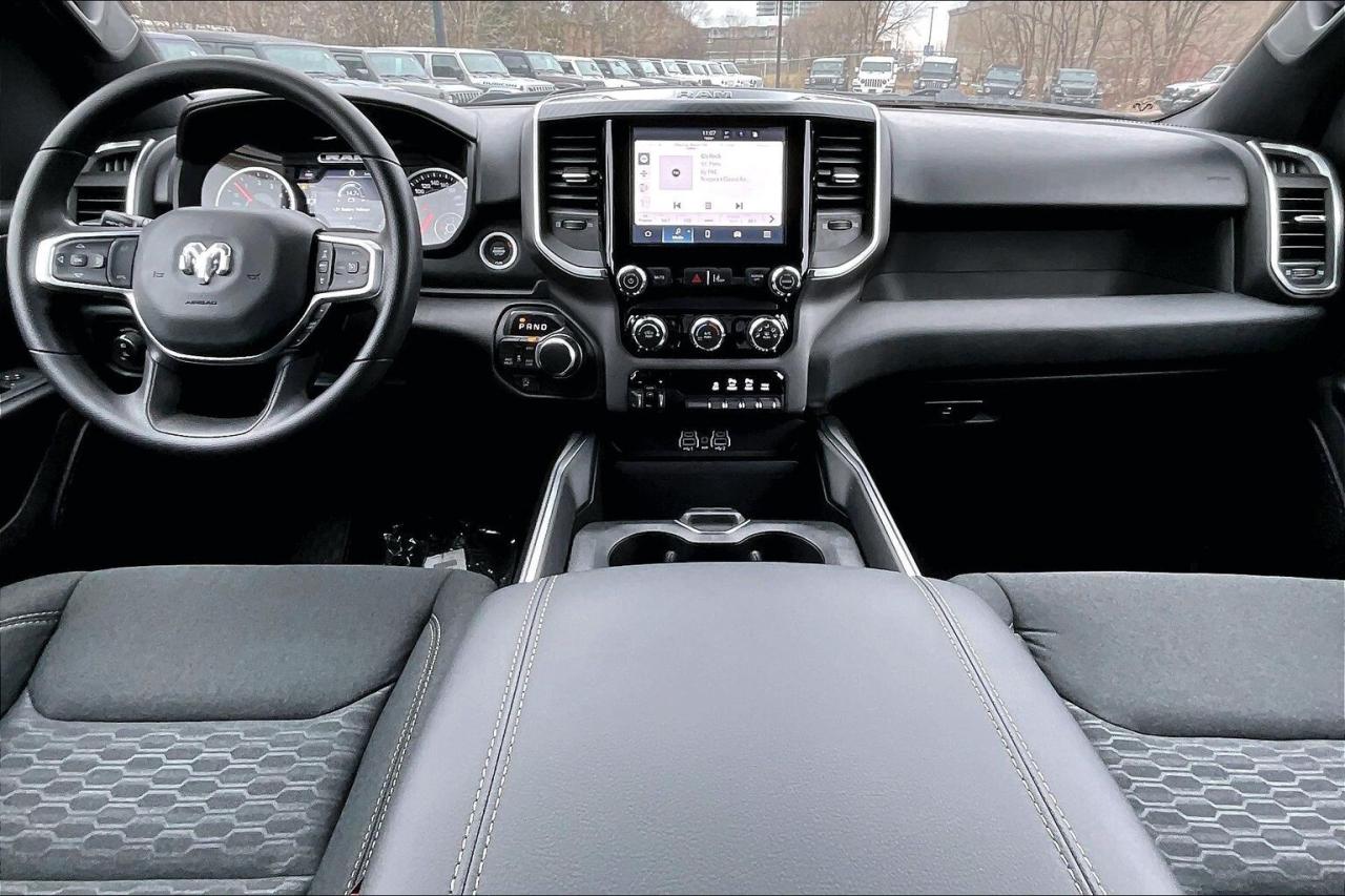 2026 RAM 1500 EXPRESS | Blackout | 3.0L Hurricane | Crew | 4X4 Photo4