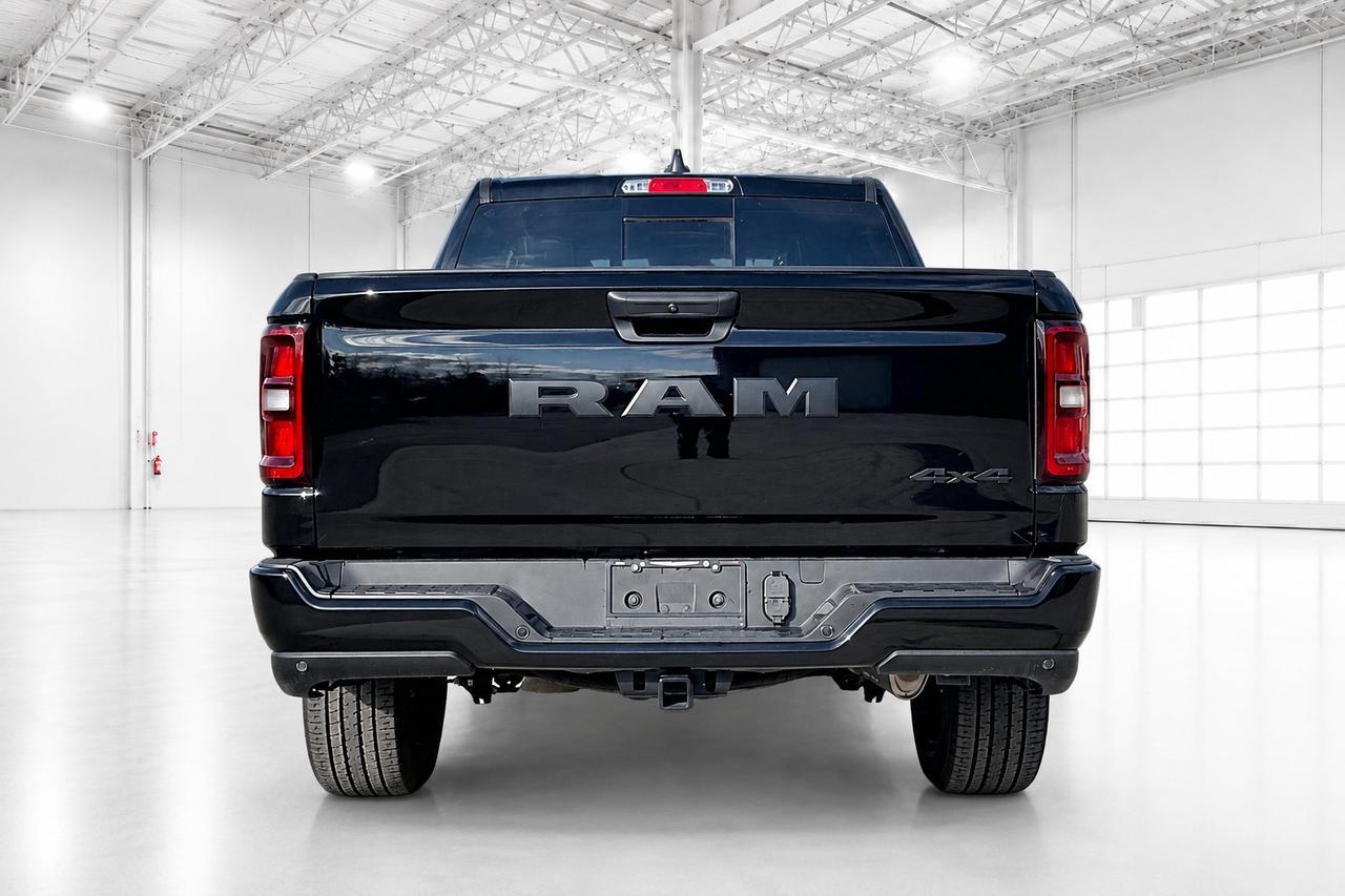 2026 RAM 1500 EXPRESS | Blackout | 8.4" TOUCHSCREEN | 4X4 Photo3
