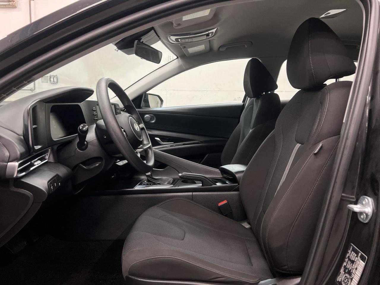 2024 Hyundai Elantra AUTOMATIC | HTD SEATS | CARPLAY | REAR CAM | A/C Photo