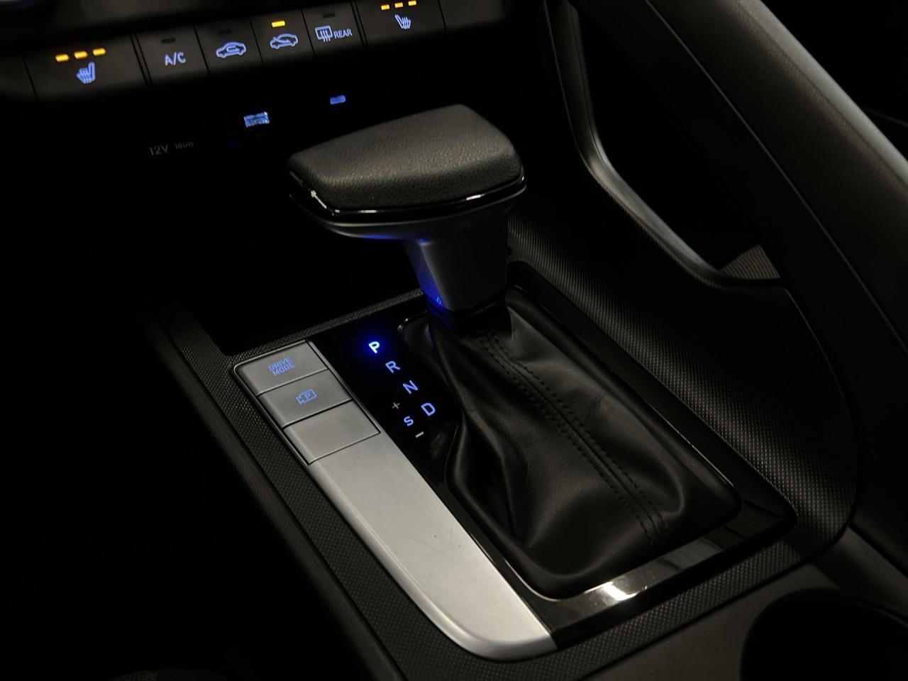 2024 Hyundai Elantra AUTOMATIC | HTD SEATS | CARPLAY | REAR CAM | A/C Photo