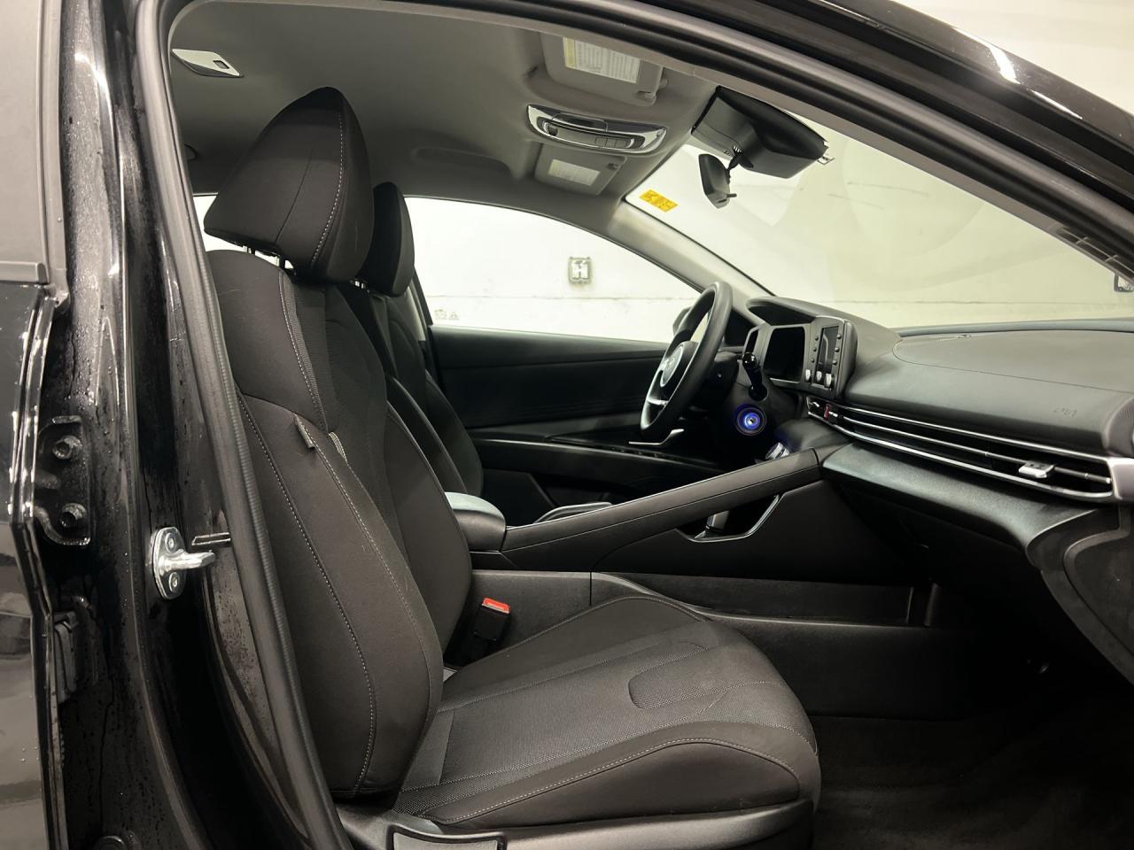 2024 Hyundai Elantra AUTOMATIC | HTD SEATS | CARPLAY | REAR CAM | A/C Photo