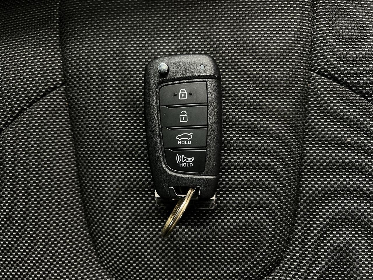 2024 Hyundai Elantra AUTOMATIC | HTD SEATS | CARPLAY | REAR CAM | A/C Photo