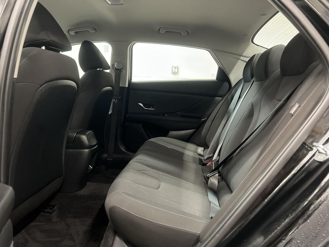 2024 Hyundai Elantra AUTOMATIC | HTD SEATS | CARPLAY | REAR CAM | A/C Photo