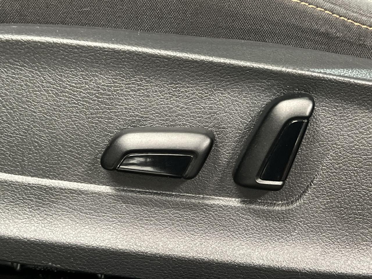 2017 Volkswagen Jetta WOLFSBURG EDITION | 5-SPEED | SUNROOF | CARPLAY Photo