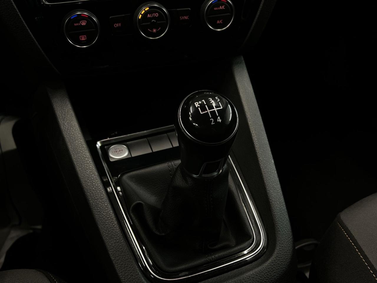 2017 Volkswagen Jetta WOLFSBURG EDITION | 5-SPEED | SUNROOF | CARPLAY Photo