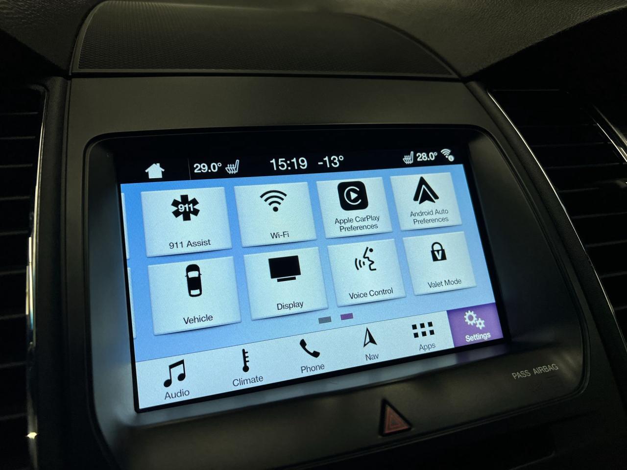 2018 Ford Taurus SEL AWD | CARPLAY | REMOTE START | ALLOYS | NAV Photo