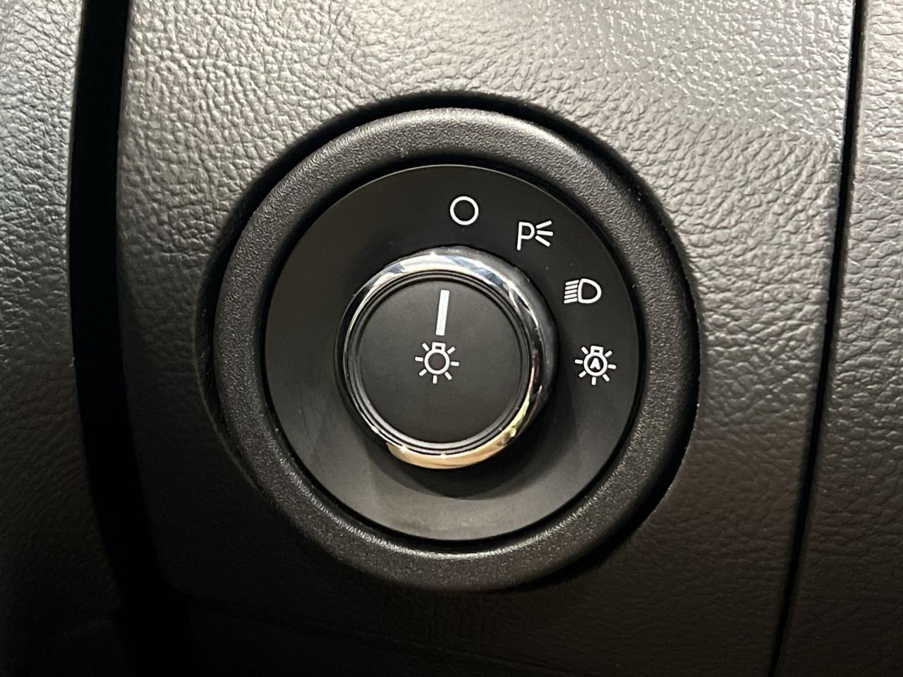 2018 Ford Taurus SEL AWD | CARPLAY | REMOTE START | ALLOYS | NAV Photo