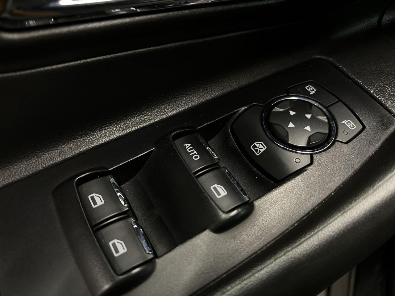 2018 Ford Taurus SEL AWD | CARPLAY | REMOTE START | ALLOYS | NAV Photo