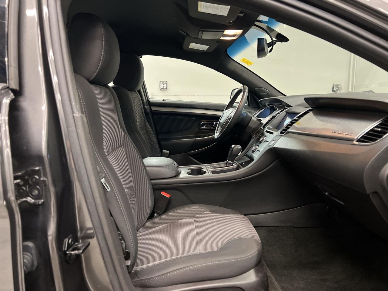 2018 Ford Taurus SEL AWD | CARPLAY | REMOTE START | ALLOYS | NAV Photo