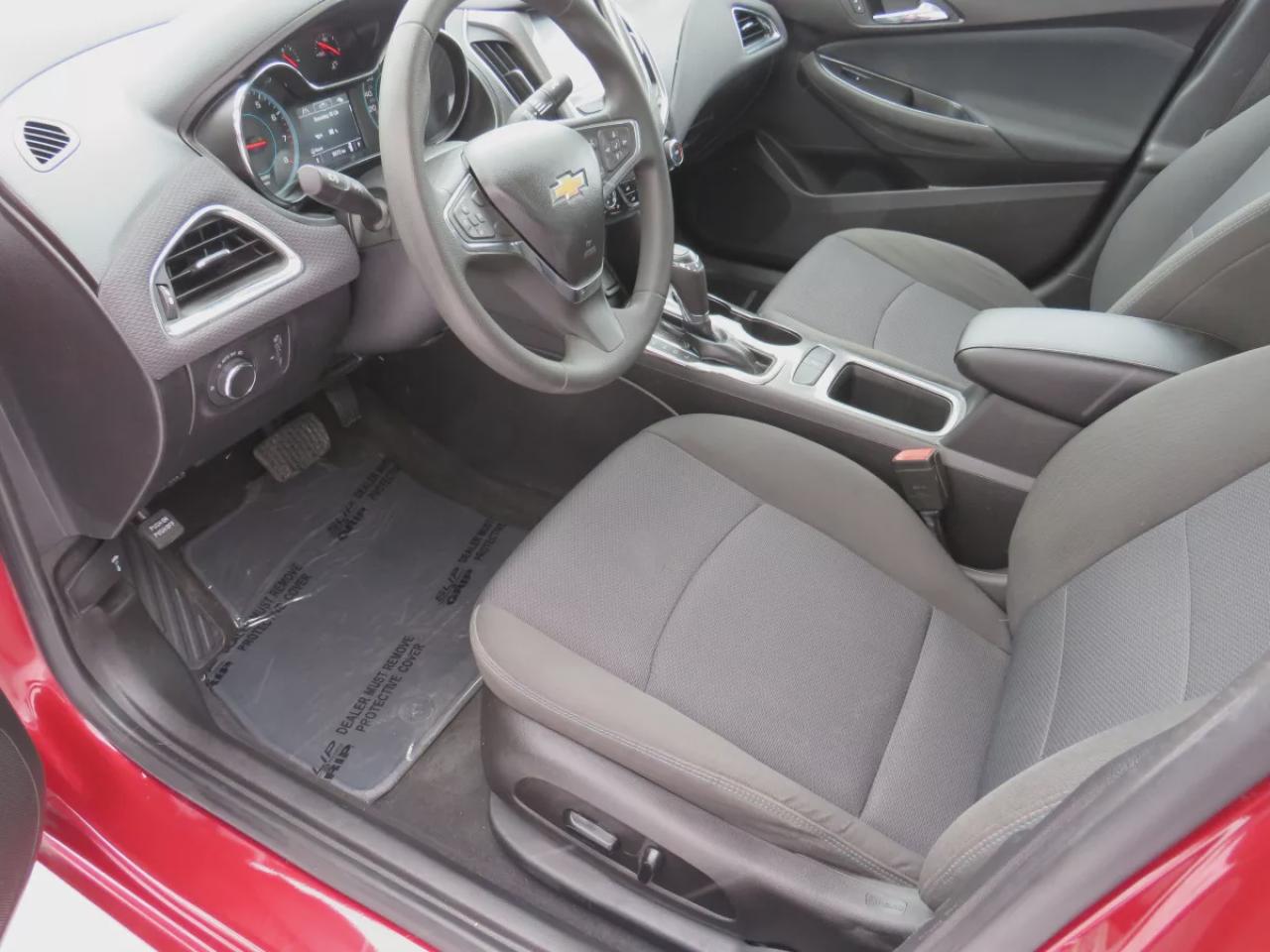 2018 Chevrolet Cruze LT (**SAFETY/CERTIFIED**ALLOY RIMS**POWER SEATS**REMOTE START**DIGITAL TOUCHSCREEN**PUSH BUTTON START**HEATED SEATS**REVERSE CAMERA**CRUISE CONTROL**BLUETOOTH**) Photo3