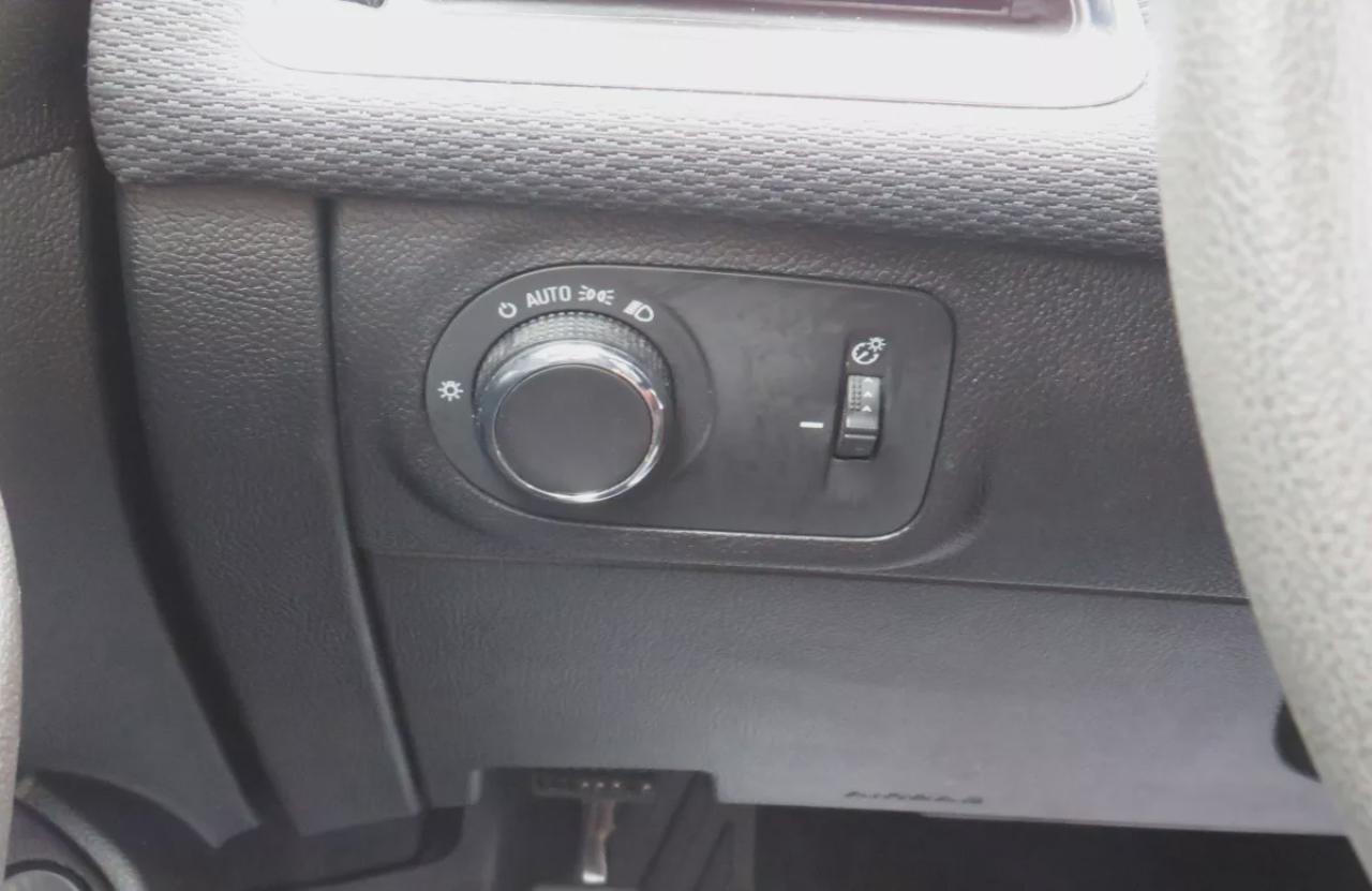 2018 Chevrolet Cruze LT (**SAFETY/CERTIFIED**ALLOY RIMS**POWER SEATS**REMOTE START**DIGITAL TOUCHSCREEN**PUSH BUTTON START**HEATED SEATS**REVERSE CAMERA**CRUISE CONTROL**BLUETOOTH**) Photo