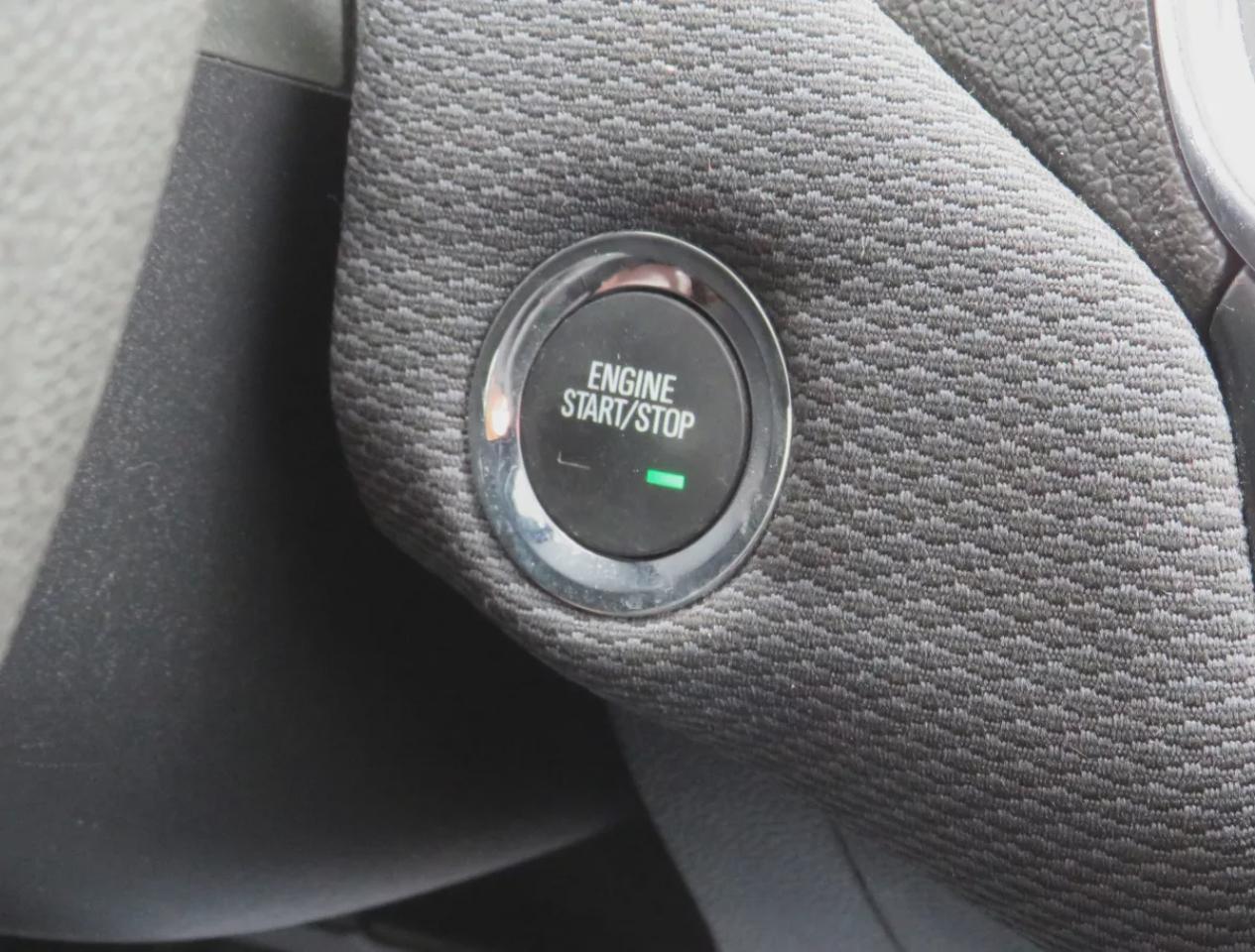 2018 Chevrolet Cruze LT (**SAFETY/CERTIFIED**ALLOY RIMS**POWER SEATS**REMOTE START**DIGITAL TOUCHSCREEN**PUSH BUTTON START**HEATED SEATS**REVERSE CAMERA**CRUISE CONTROL**BLUETOOTH**) Photo