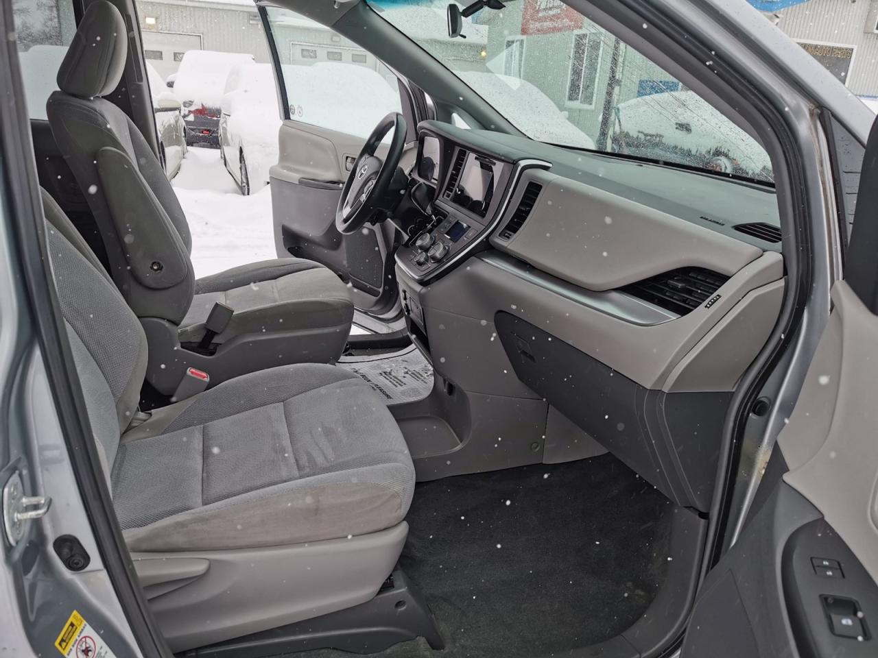 2015 Toyota Sienna L 7 Passenger V6 Photo