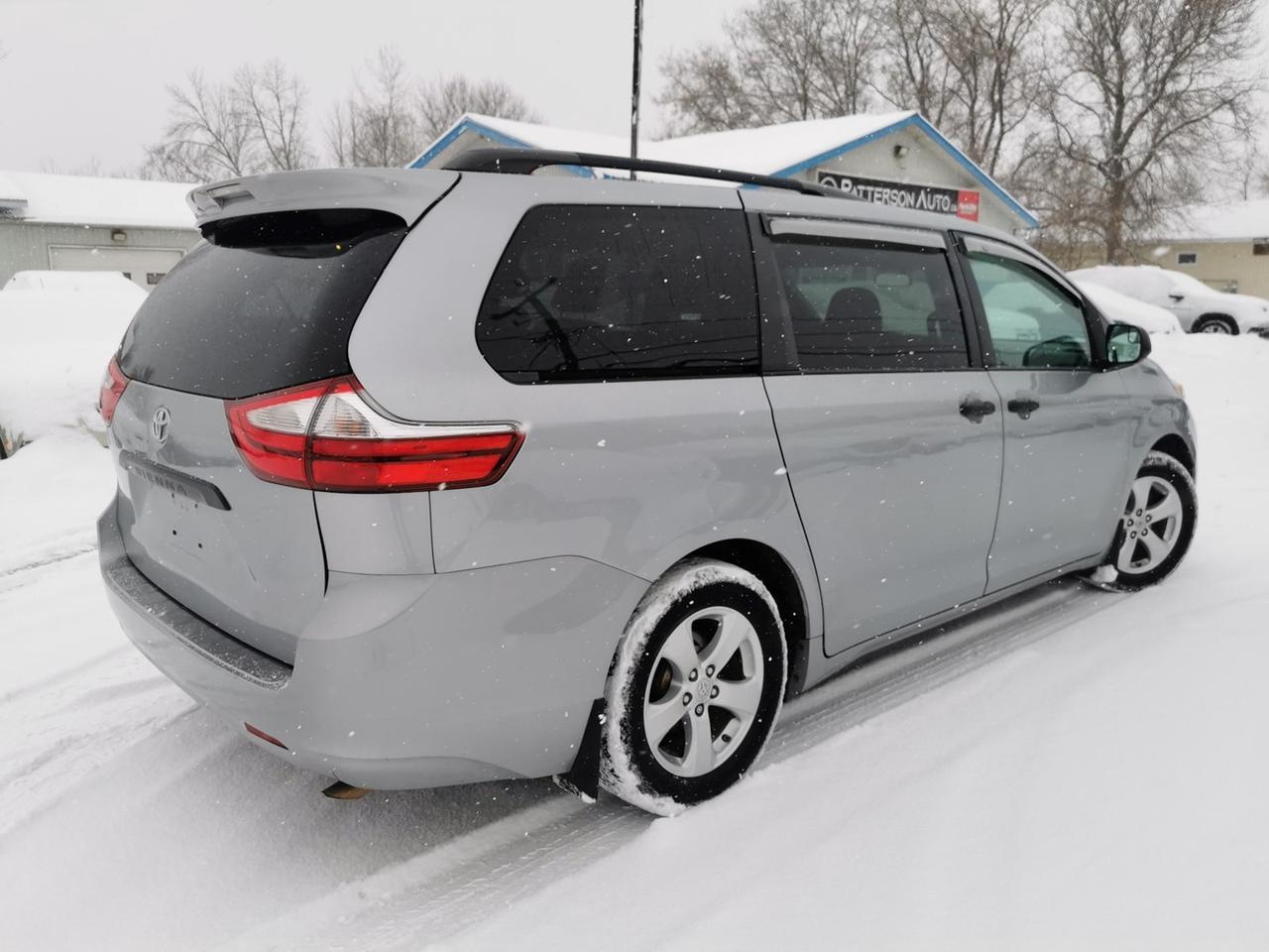 2015 Toyota Sienna L 7 Passenger V6 Photo4