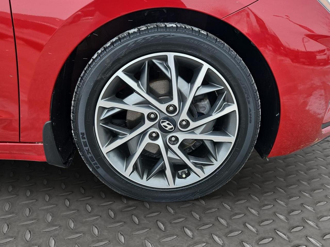 2019 Hyundai Elantra Luxury Photo