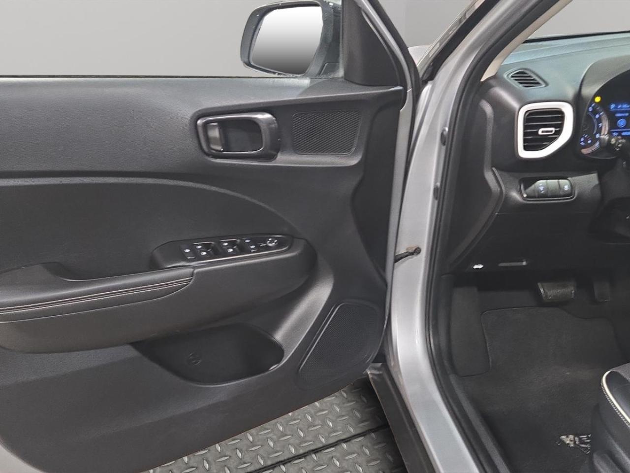 2020 Hyundai Venue Trend Urban Photo