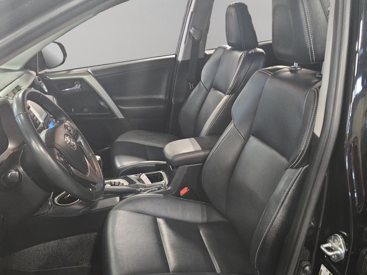 2016 Toyota RAV4 LIMITED  Photo