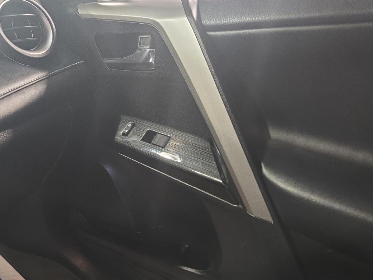 2016 Toyota RAV4 LIMITED  Photo