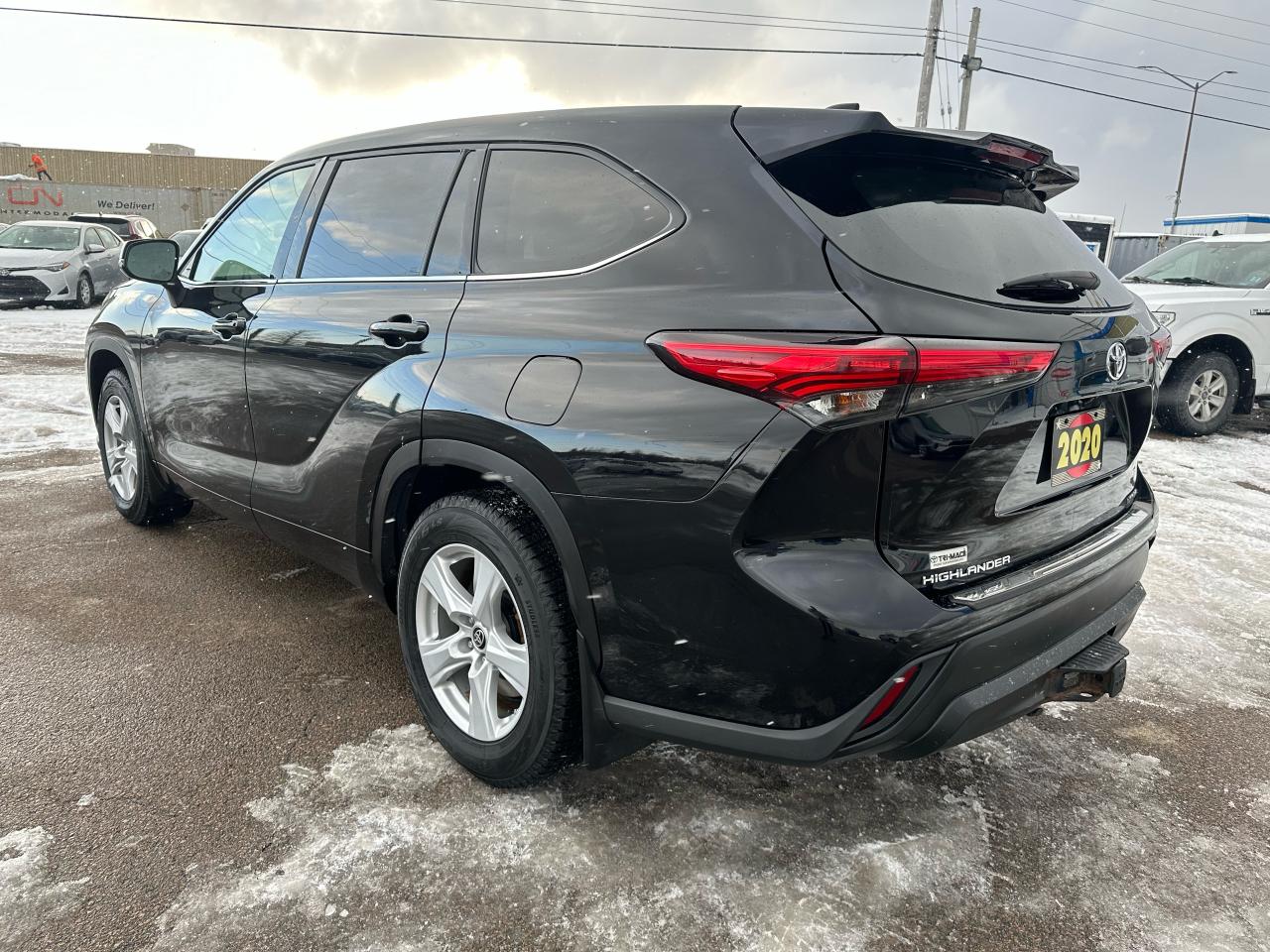 2020 Toyota Highlander LE AWD Photo2