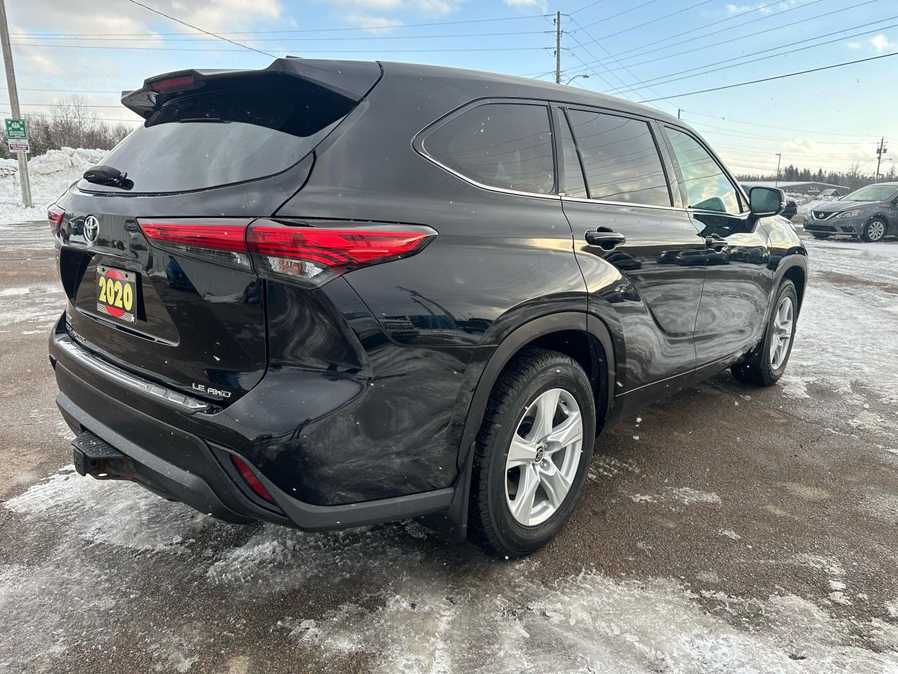 2020 Toyota Highlander LE AWD Photo4