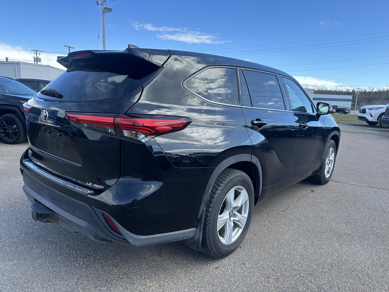 2020 Toyota Highlander LE AWD Photo4