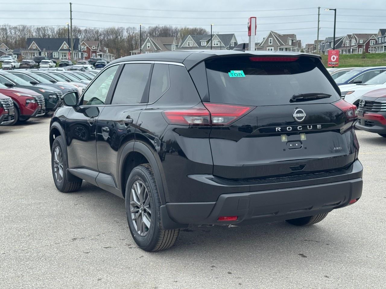 2026 Nissan Rogue AWD S Photo4