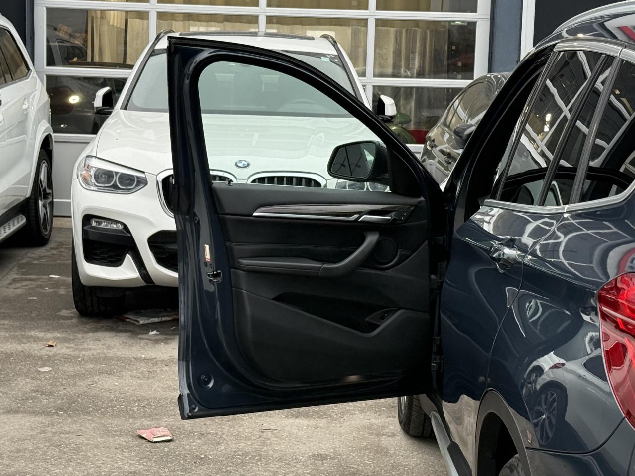 2017 BMW X1 | PREMIUM | PANO | NAVI | HUD | BACK UP CAMERA Photo