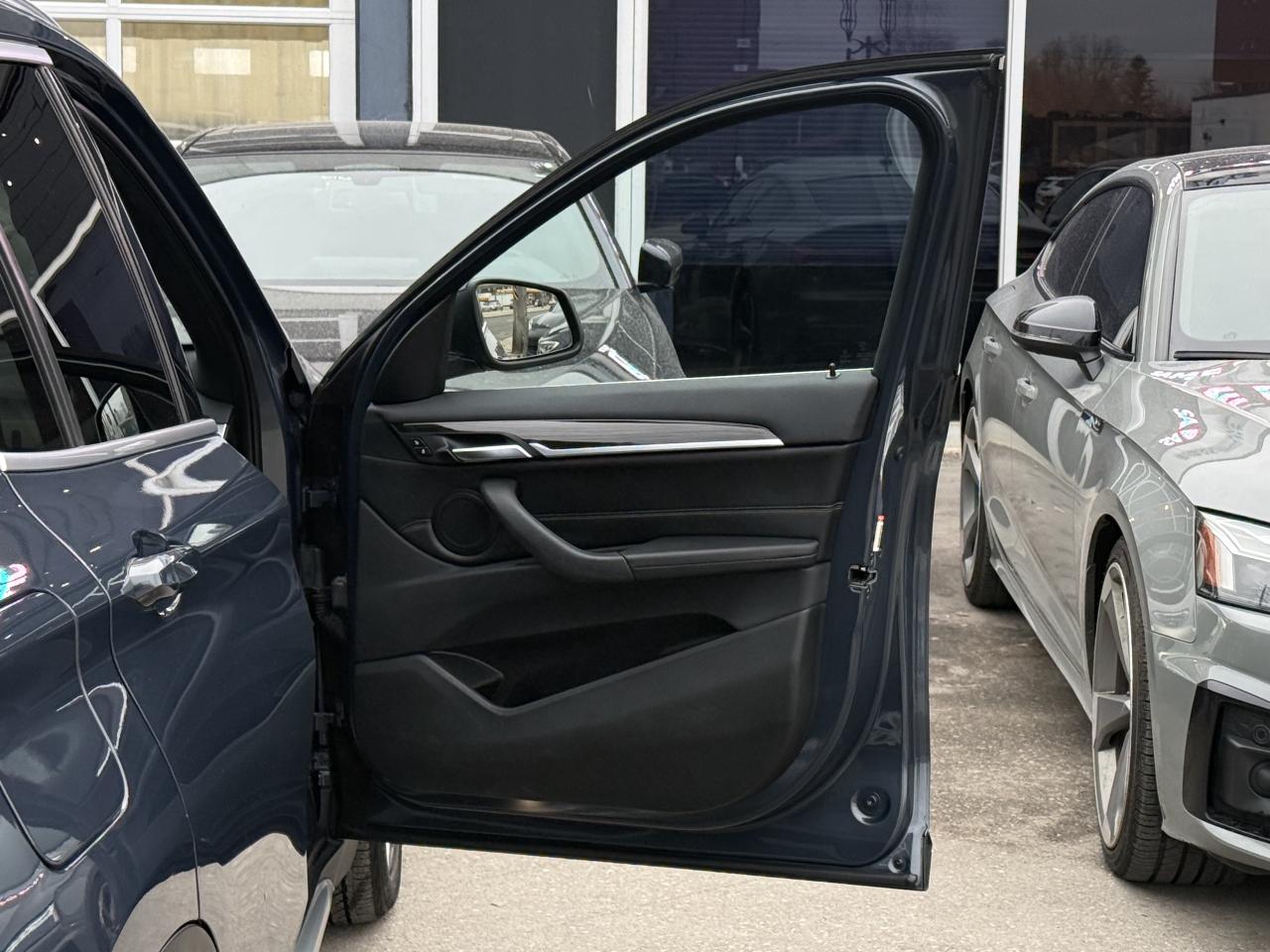 2017 BMW X1 | PREMIUM | PANO | NAVI | HUD | BACK UP CAMERA Photo