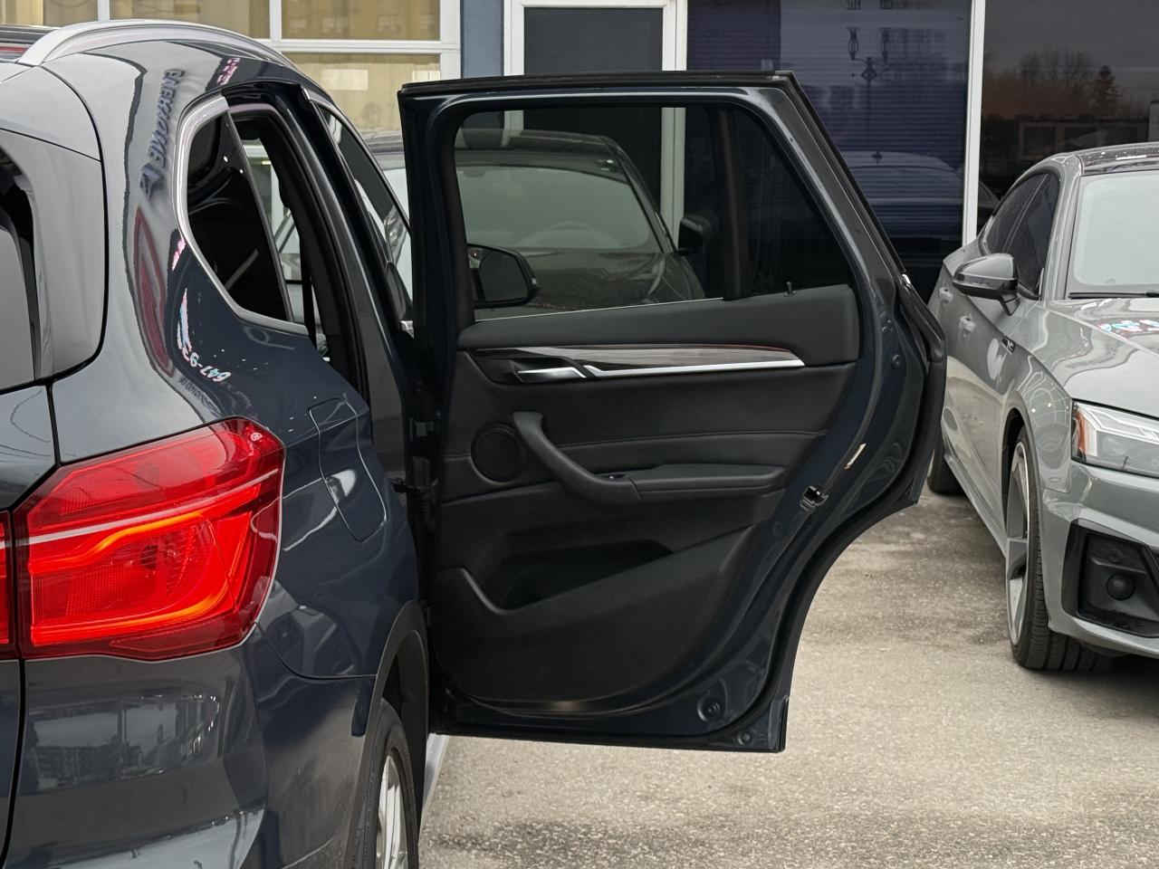 2017 BMW X1 | PREMIUM | PANO | NAVI | HUD | BACK UP CAMERA Photo