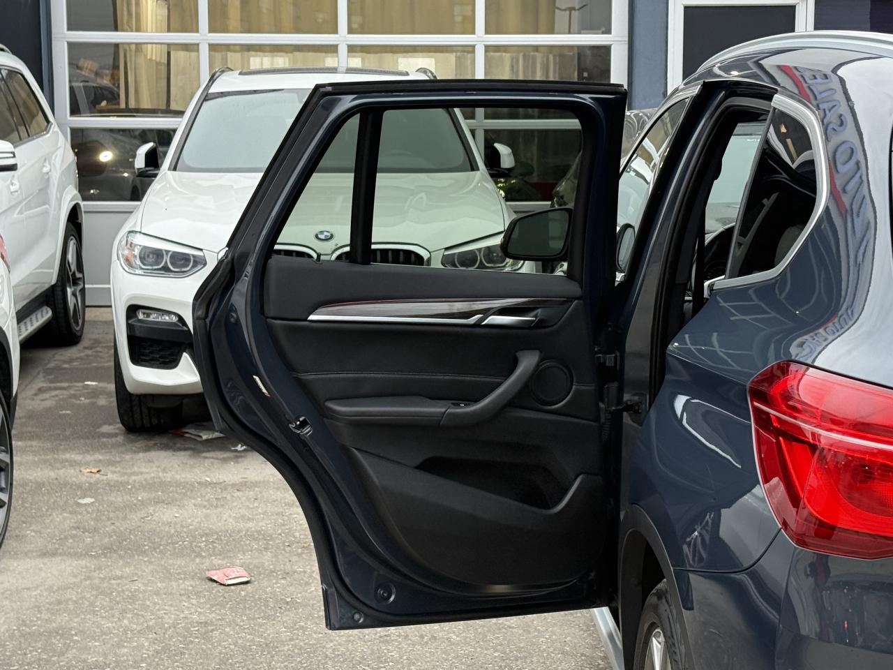 2017 BMW X1 | PREMIUM | PANO | NAVI | HUD | BACK UP CAMERA Photo