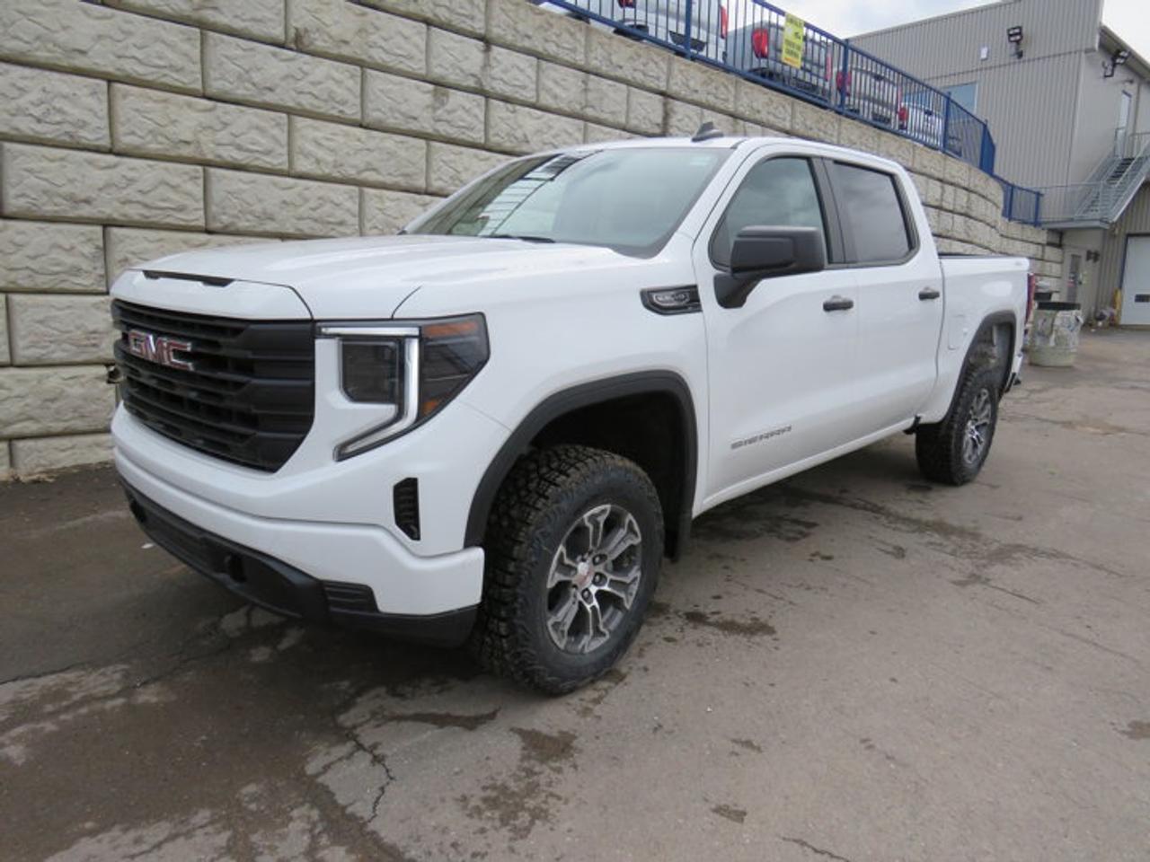 4WD Crew Cab 147 Pro, 10-Speed Automatic, Gas V8 5.3L/325