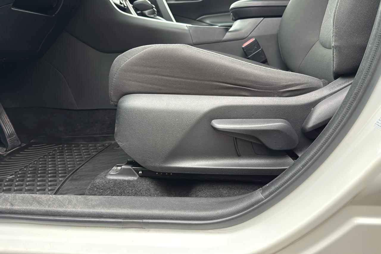 2023 Toyota RAV4 LE Photo