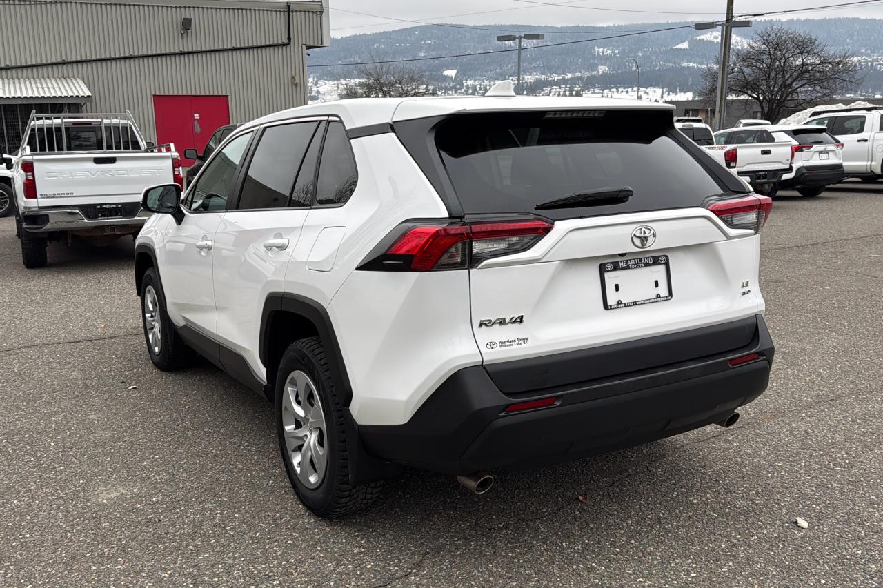 2023 Toyota RAV4 LE Photo