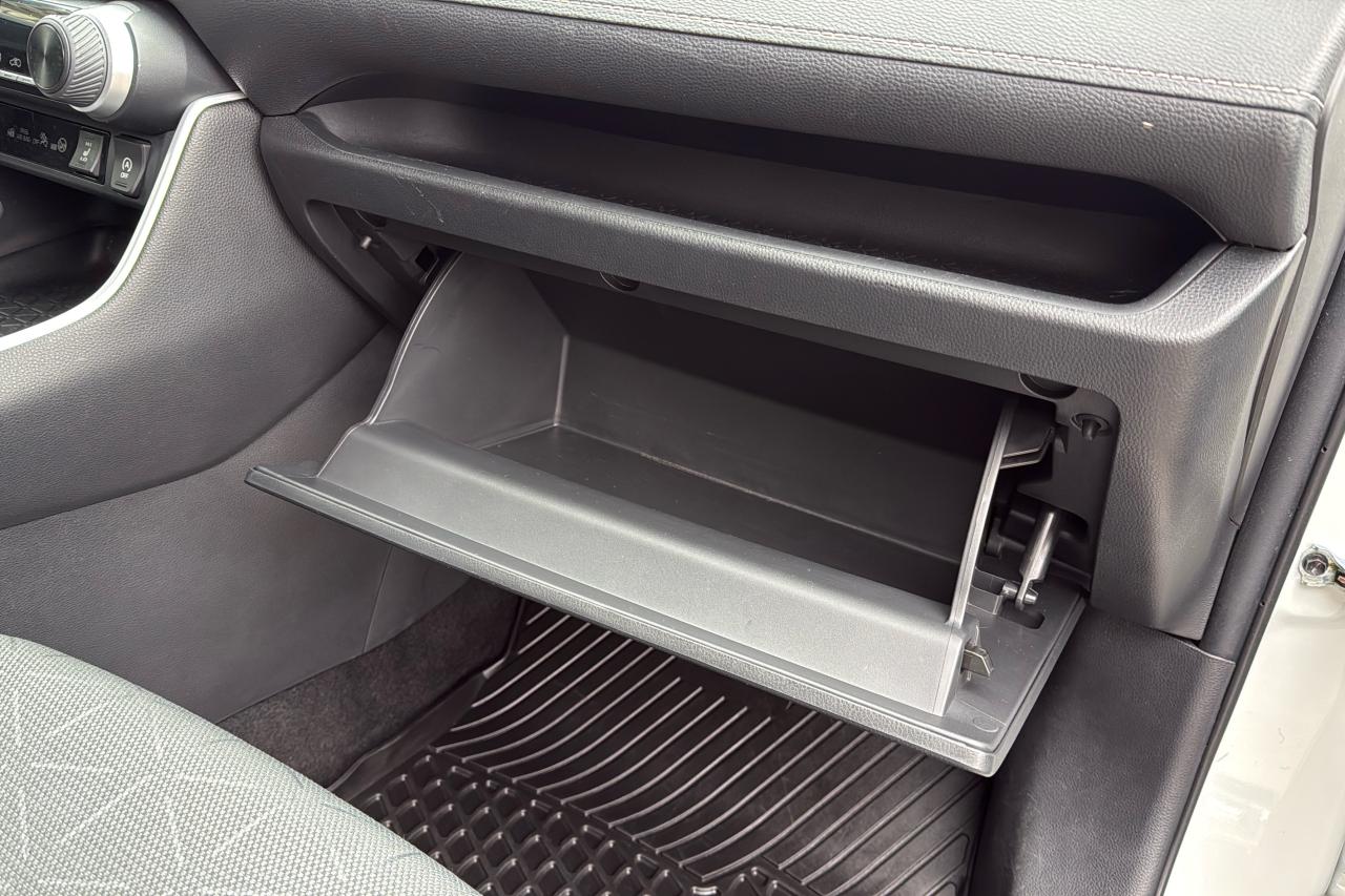 2023 Toyota RAV4 LE Photo