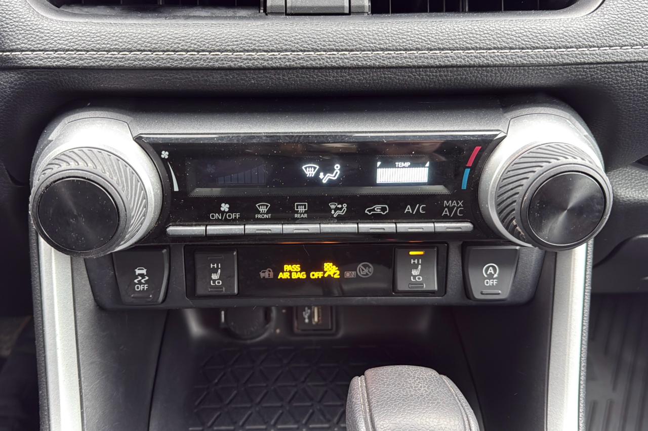 2023 Toyota RAV4 LE Photo