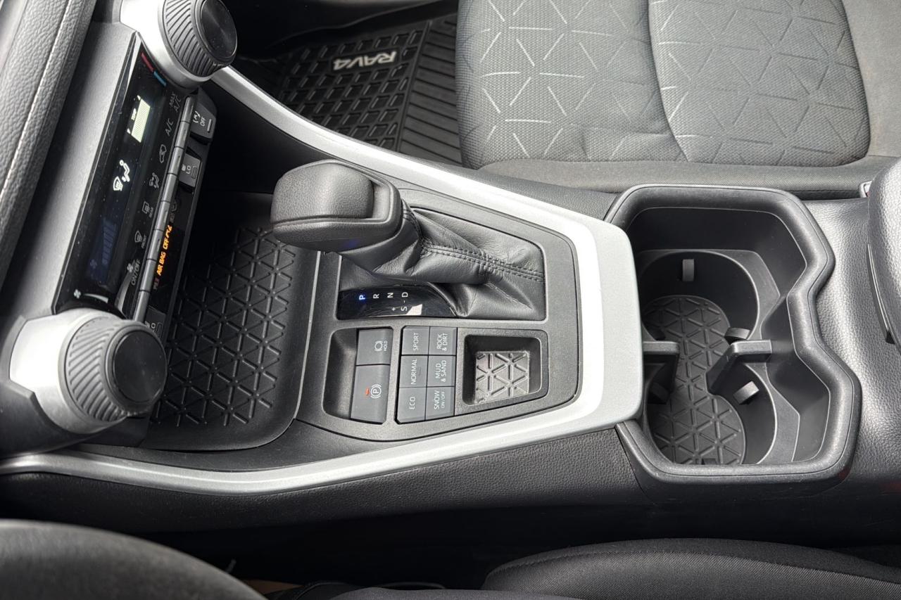 2023 Toyota RAV4 LE Photo