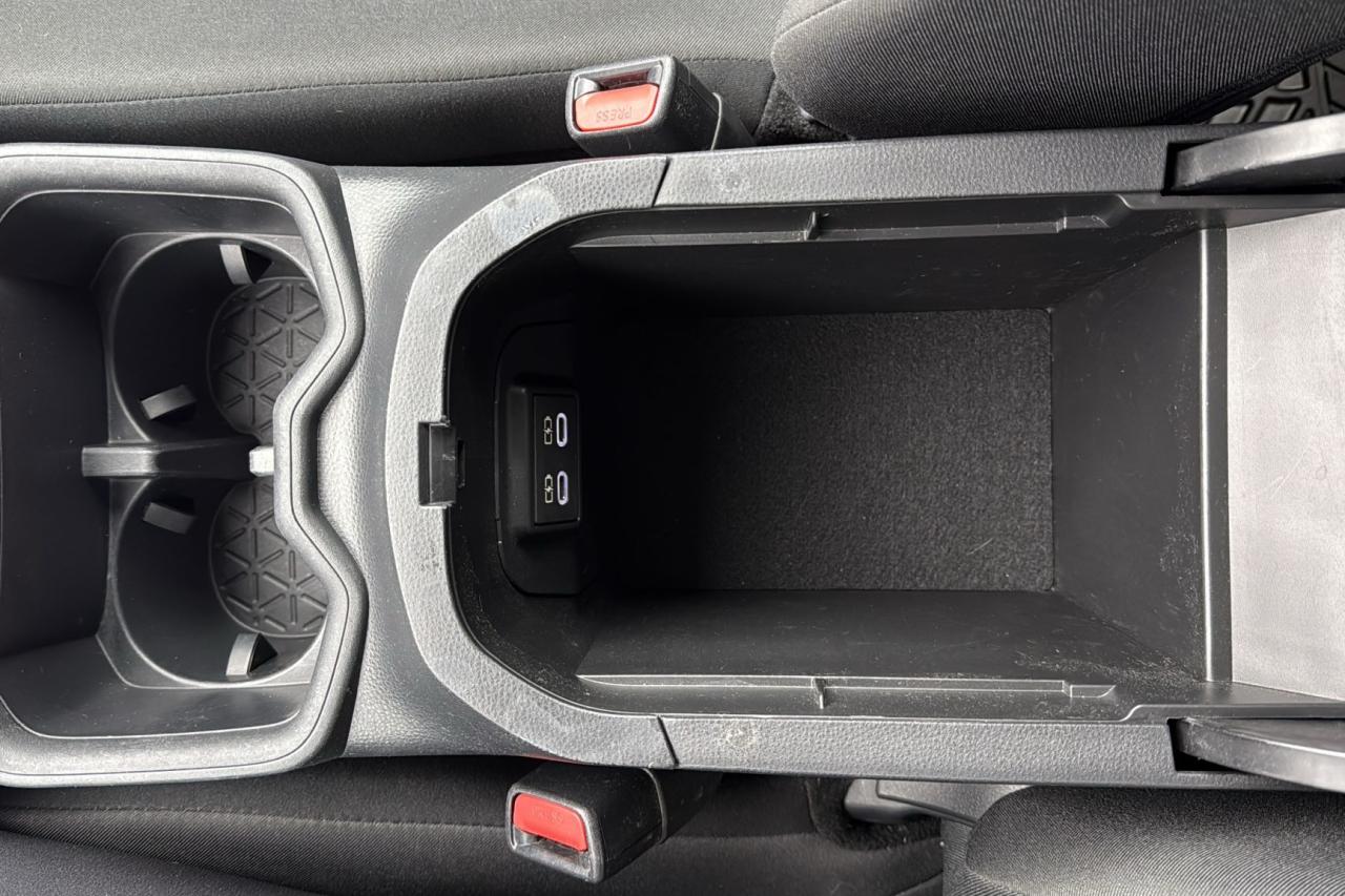 2023 Toyota RAV4 LE Photo