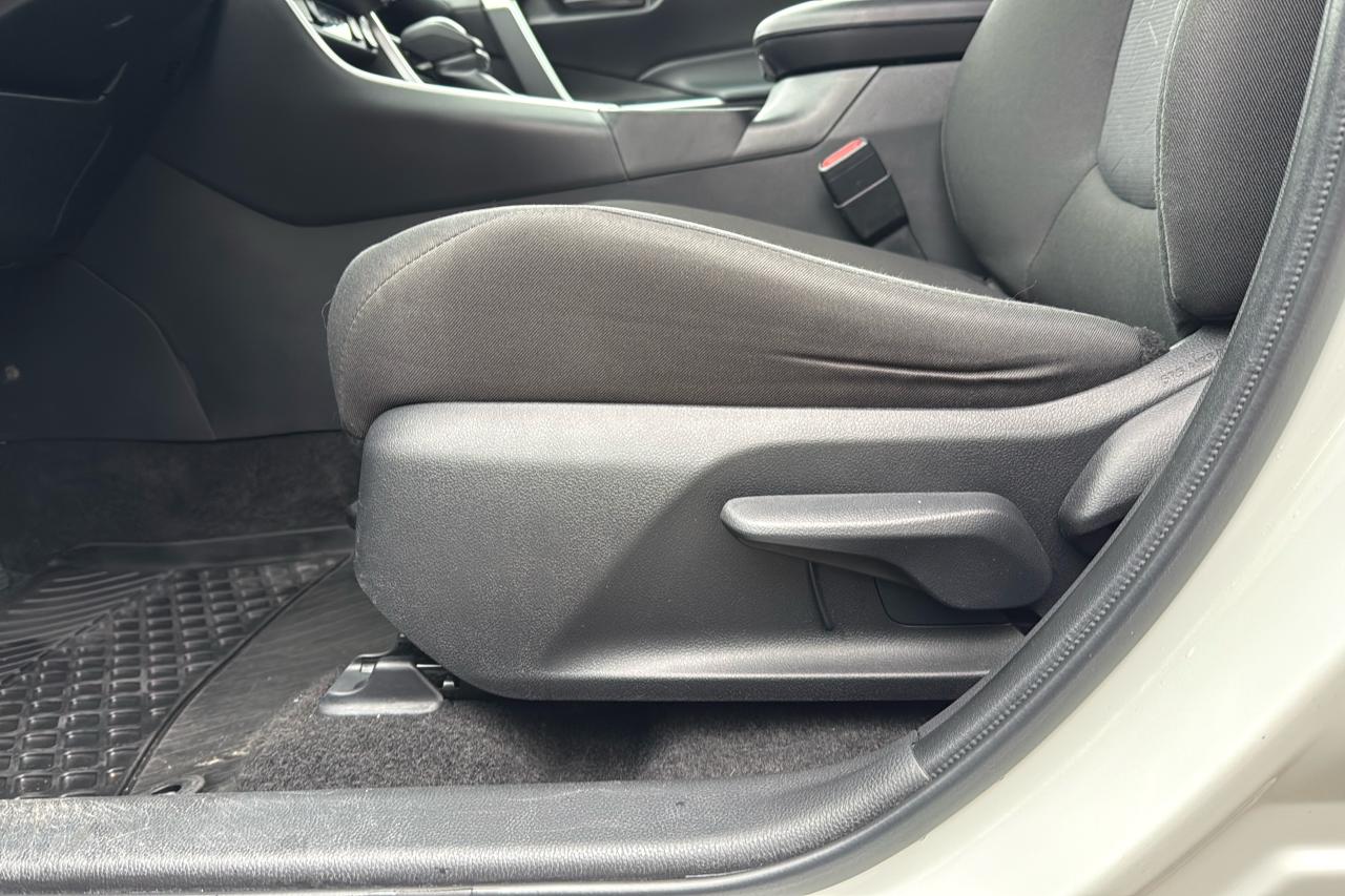 2024 Toyota RAV4 LE Photo