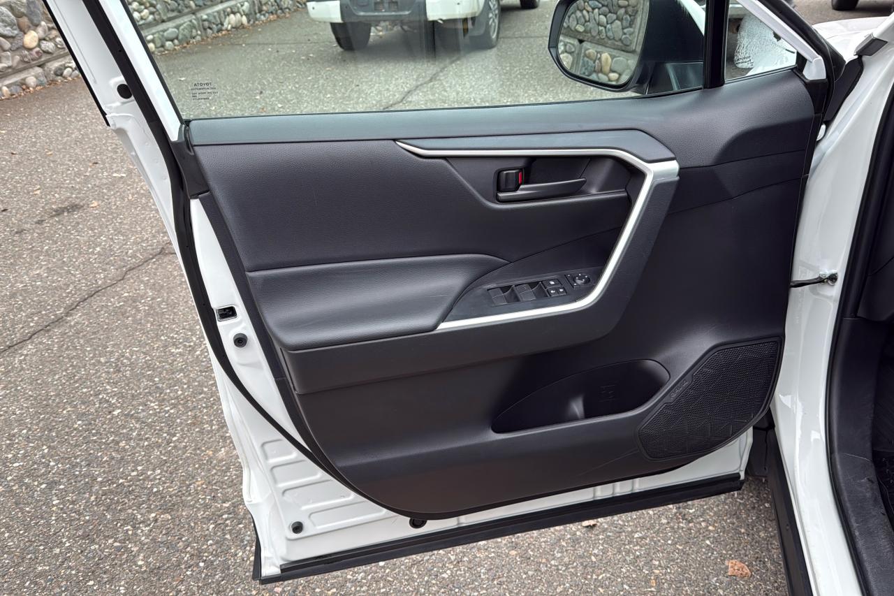 2024 Toyota RAV4 LE Photo