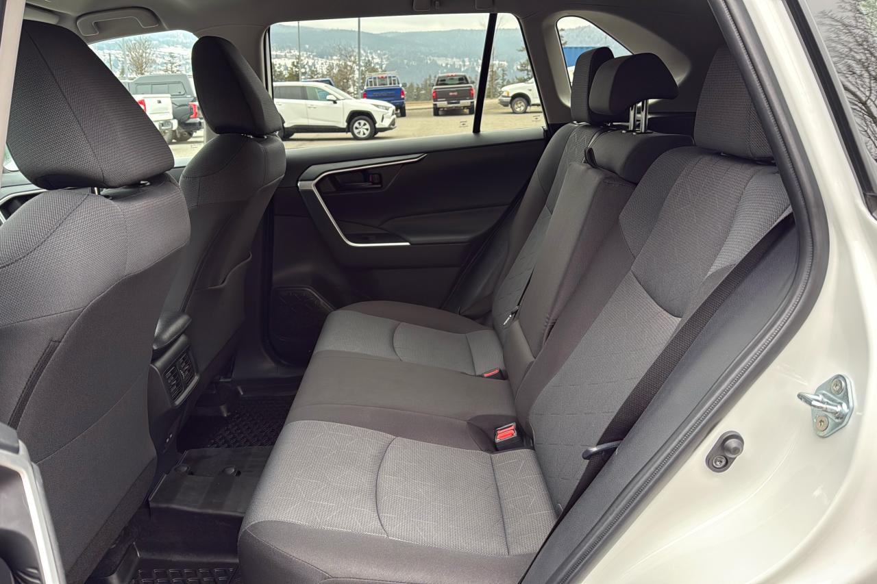 2024 Toyota RAV4 LE Photo