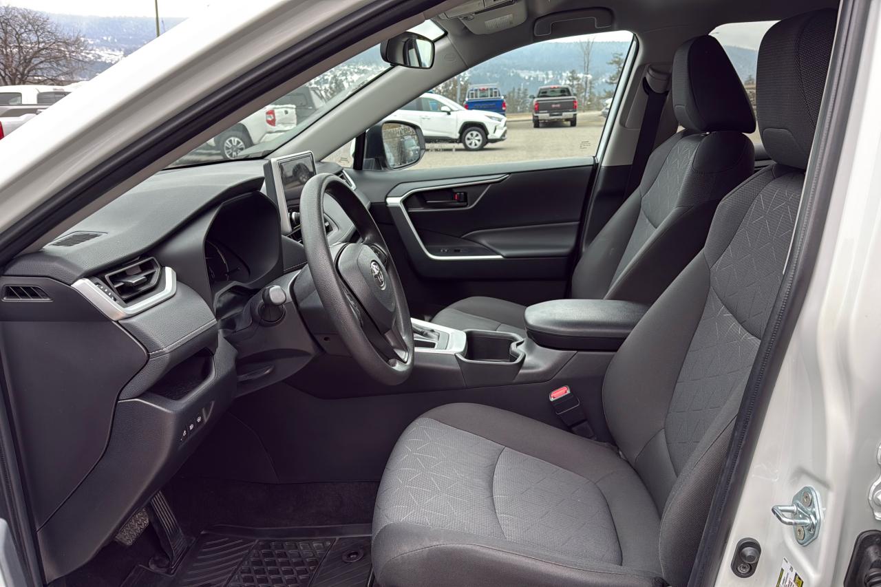 2024 Toyota RAV4 LE Photo